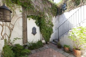 Courtyard_- click for photo gallery